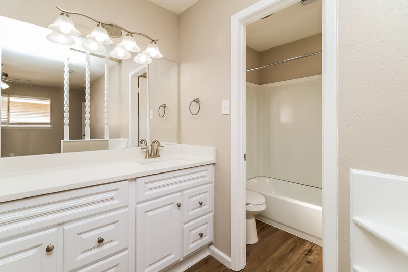 1,740/Mo, 22203 Barrygate Cir Spring, TX 77373 Bathroom View