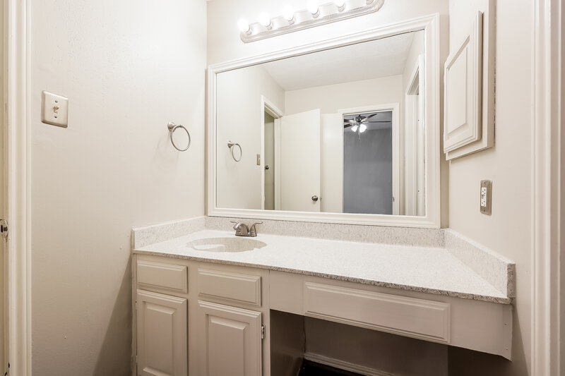 1,895/Mo, 21303 Bassbrook Dr Spring, TX 77388 Main Bathroom View