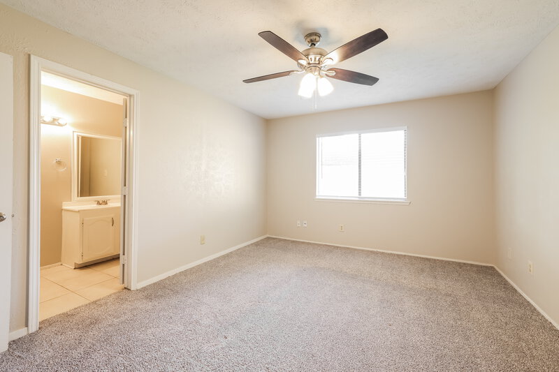 1,735/Mo, 17319 Northern Star Dr Houston, TX 77084 Main Bedroom View