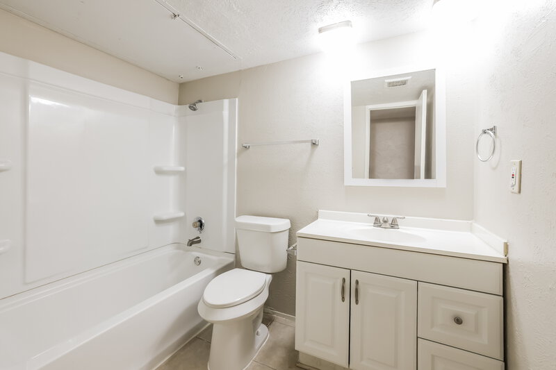 1,735/Mo, 17319 Northern Star Dr Houston, TX 77084 Bathroom View