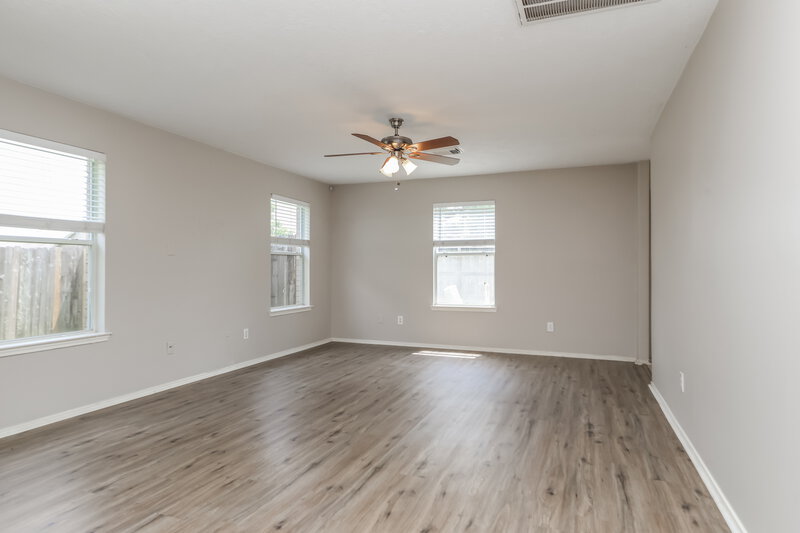 1,765/Mo, 33322 Cottonwood Bnd Magnolia, TX 77354 Living Room View
