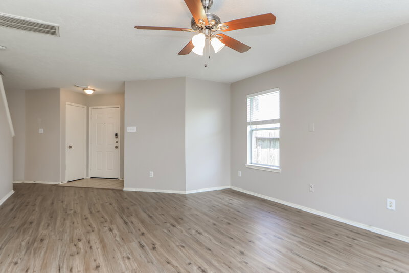 1,765/Mo, 33322 Cottonwood Bnd Magnolia, TX 77354 Living Room View 3