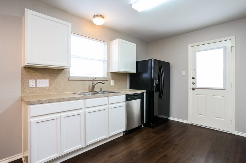 1,625/Mo, 20106 Leafpark Ln Humble, TX 77338 Kitchen View