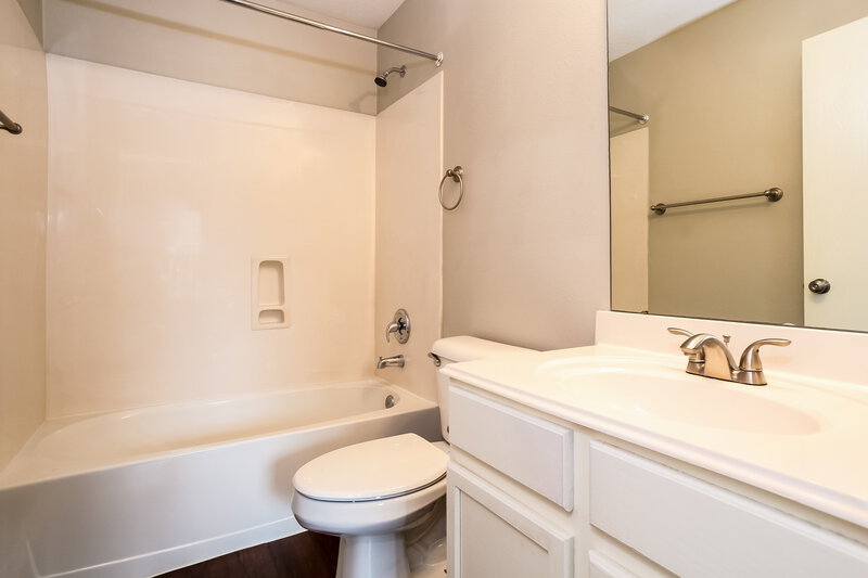 1,625/Mo, 20106 Leafpark Ln Humble, TX 77338 Bathroom View