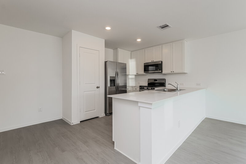 1,540/Mo, 12113 Kellsway Ct Conroe, TX 77306 Kitchen View 2