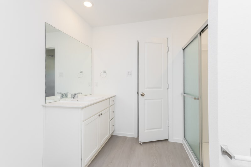 1,665/Mo, 12114 Kellsway Ct Conroe, TX 77306 Main Bathroom View