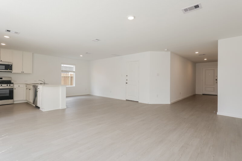 1,700/Mo, 1543 Sunset Ridge Dr Conroe, TX 77303 Living Room View 2