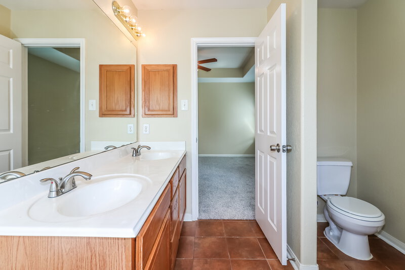 1,980/Mo, 5203 Lost Cove Ln Spring, TX 77373 Main Bathroom View