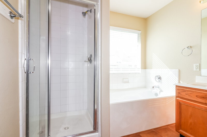 1,980/Mo, 5203 Lost Cove Ln Spring, TX 77373 Main Bathroom View 2