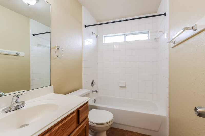 1,960/Mo, 5203 Lost Cove Ln Spring, TX 77373 Bathroom View