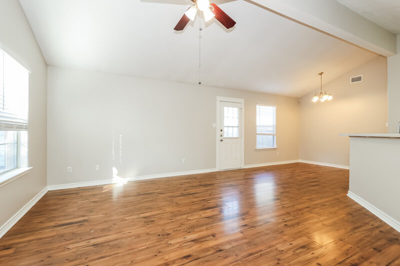 1,805/Mo, 4723 Comal River Loop Spring, TX 77386 Living Room View