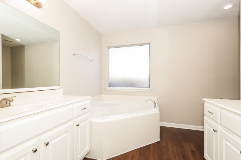 1,805/Mo, 4723 Comal River Loop Spring, TX 77386 Main Bathroom View 2