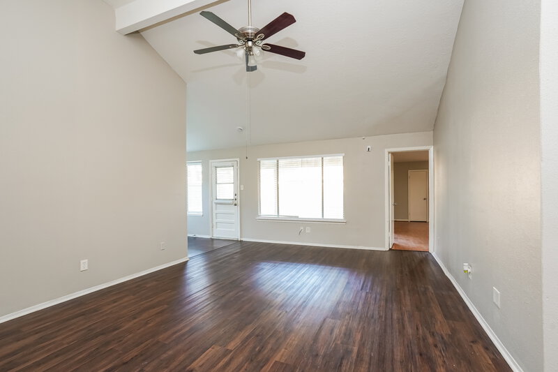 1,975/Mo, 9506 Lost Eagle Dr Houston, TX 77064 Living Room View