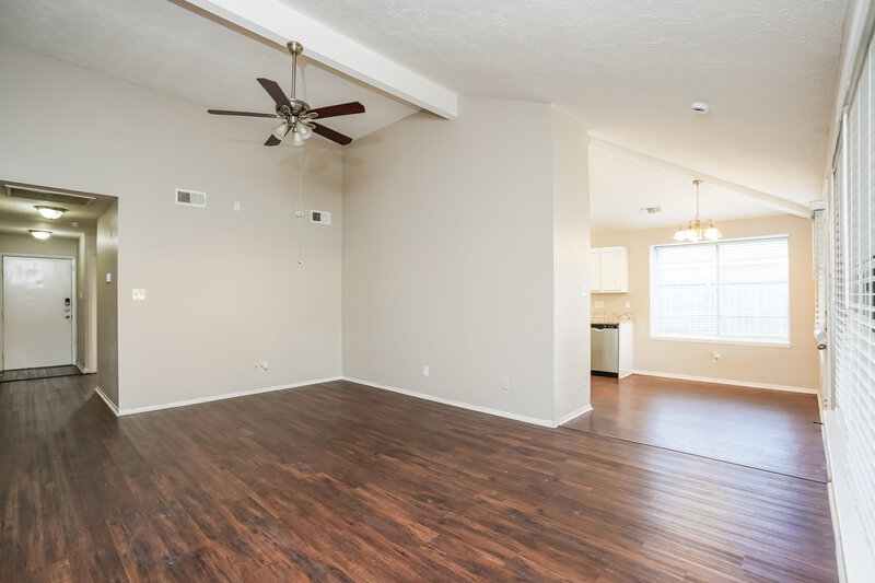 1,975/Mo, 9506 Lost Eagle Dr Houston, TX 77064 Living Room View 2
