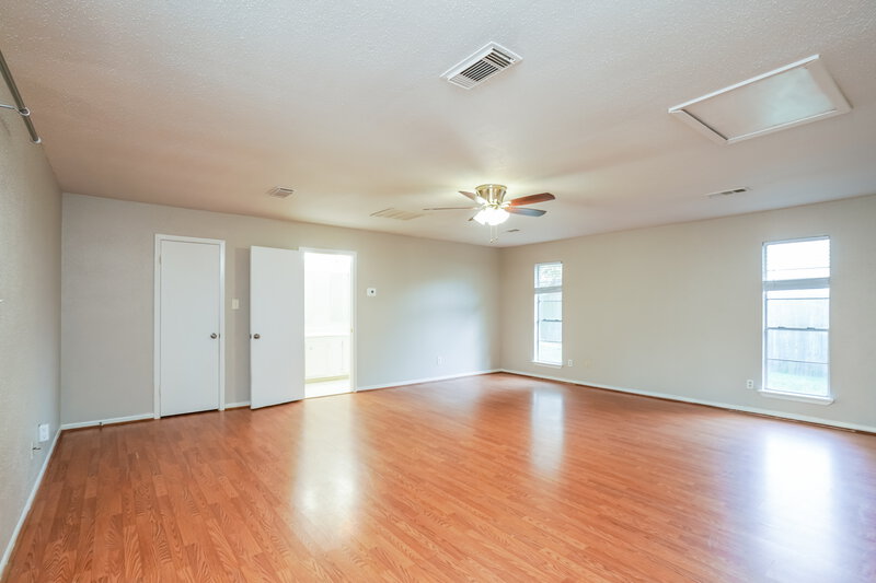 1,975/Mo, 9506 Lost Eagle Dr Houston, TX 77064 Main Bedroom View