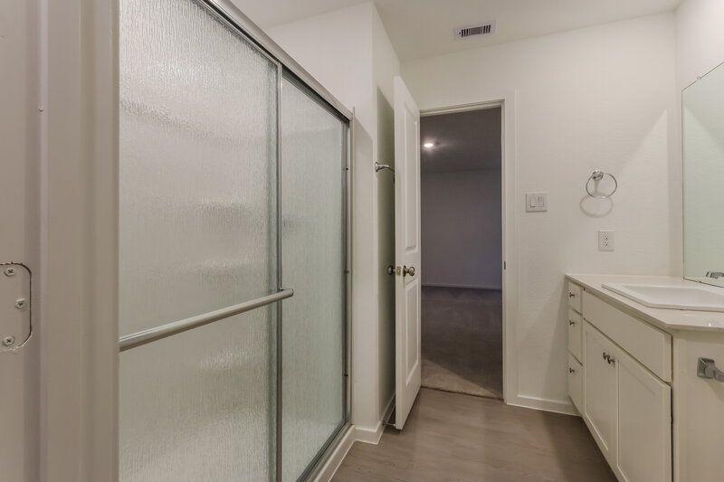 1,605/Mo, 15254 Abella Dr Montgomery, TX 77316 Main Bathroom View 2