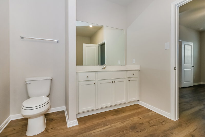 1,815/Mo, 7515 Tipton Meadow Way Richmond, TX 77469 Main Bathroom View