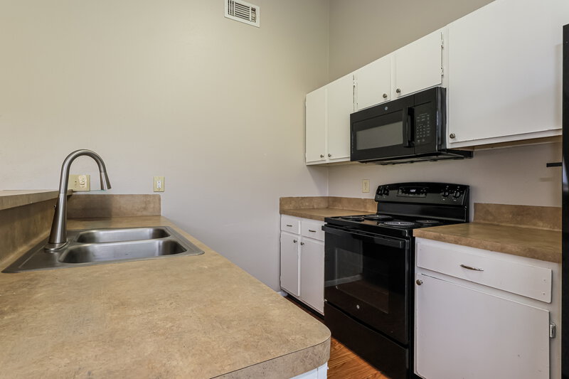 1,780/Mo, 12627 Day Hollow Ln Houston, TX 77070 Kitchen View 2