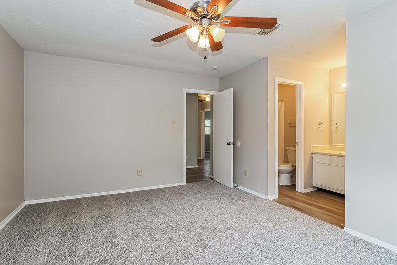 1,780/Mo, 12627 Day Hollow Ln Houston, TX 77070 Main Bedroom View 2