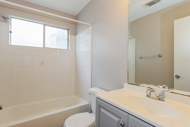 1,780/Mo, 12627 Day Hollow Ln Houston, TX 77070 Bathroom View