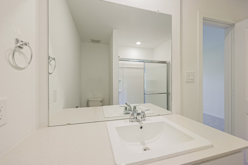 1,850/Mo, 2613 Shady Cedar Ct Conroe, TX 77301 Main Bathroom View 2