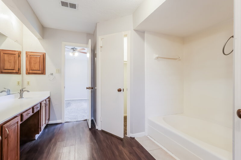 1,660/Mo, 23219 Timberbrook Dr Spring, TX 77373 Main Bathroom View 2