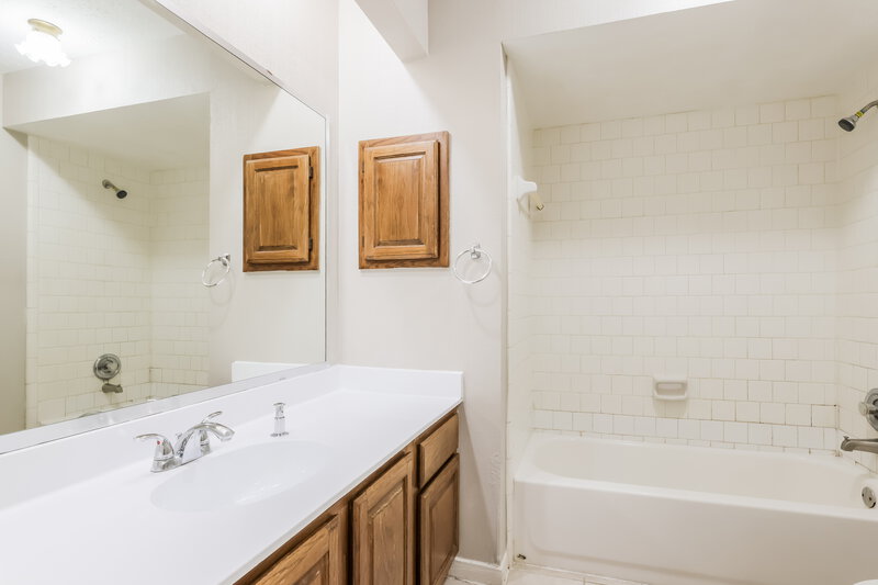 1,660/Mo, 23219 Timberbrook Dr Spring, TX 77373 Bathroom View