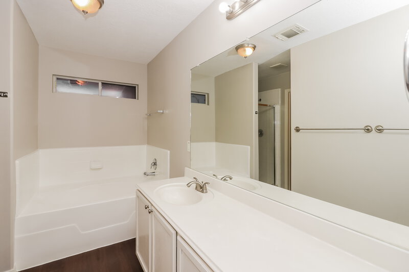 2,010/Mo, 19715 River Pointe Ln Katy, TX 77449 Main Bathroom View