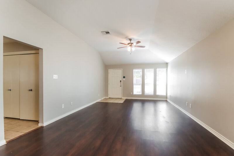 1,600/Mo, 9849 Youpon Ridge Way Conroe, TX 77385 Living Room View 2