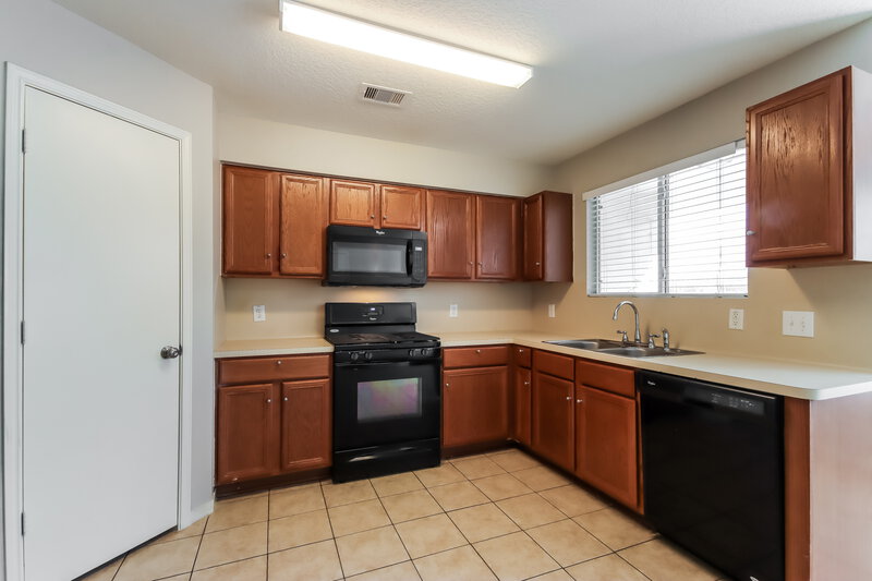 1,600/Mo, 9849 Youpon Ridge Way Conroe, TX 77385 Kitchen View