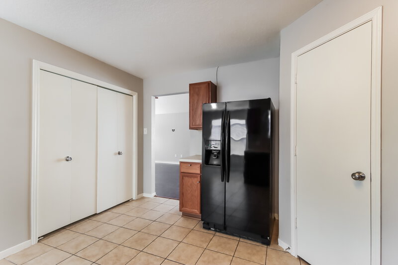 1,600/Mo, 9849 Youpon Ridge Way Conroe, TX 77385 Kitchen View 2