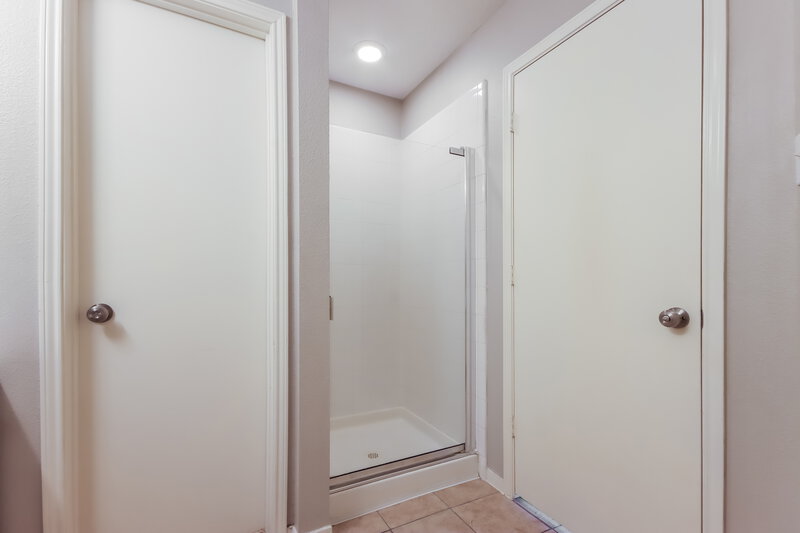 1,600/Mo, 9849 Youpon Ridge Way Conroe, TX 77385 Main Bathroom View 2