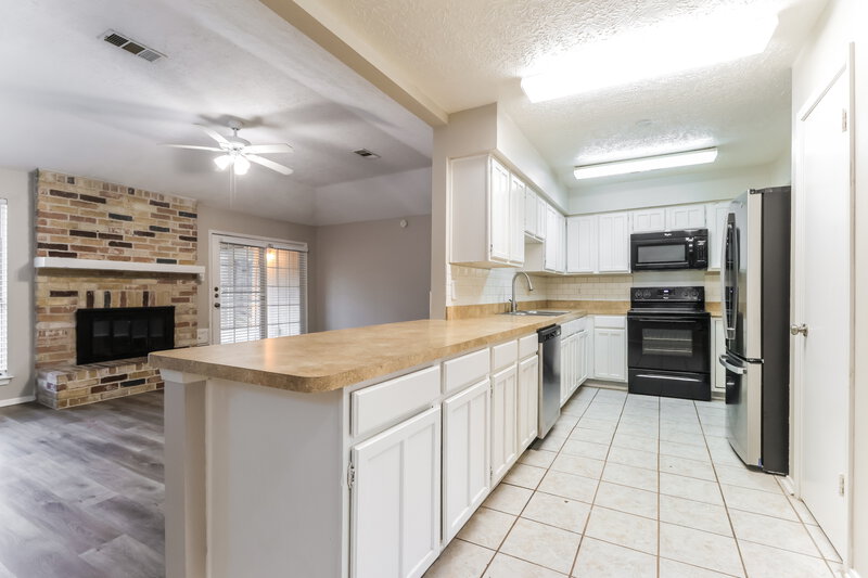 1,930/Mo, 7403 Fuchsia Ln Humble, TX 77346 Kitchen View