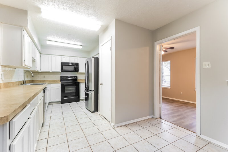 1,930/Mo, 7403 Fuchsia Ln Humble, TX 77346 Kitchen View 2