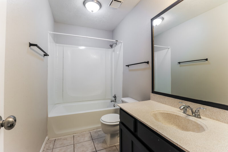 1,930/Mo, 7403 Fuchsia Ln Humble, TX 77346 Bathroom View