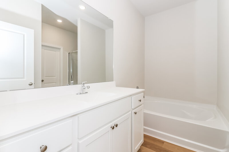 2,070/Mo, 413 San Miguel Creek Dr Katy, TX 77493 Main Bathroom View