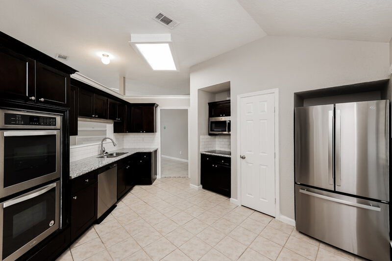 2,660/Mo, 3035 Sandpiper St Humble, TX 77396 Kitchen View