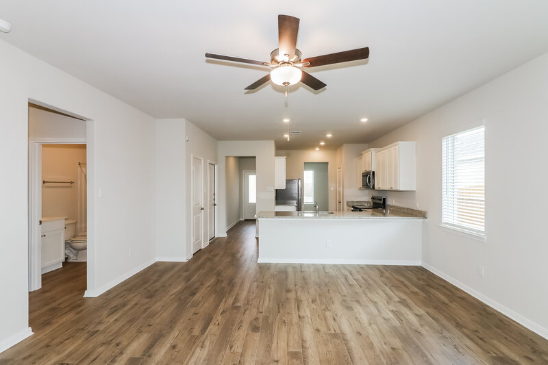 1,865/Mo, 7518 Tipton Meadow Way Richmond, TX 77469 Living Room View 2