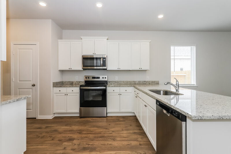 1,865/Mo, 7518 Tipton Meadow Way Richmond, TX 77469 Kitchen View 2