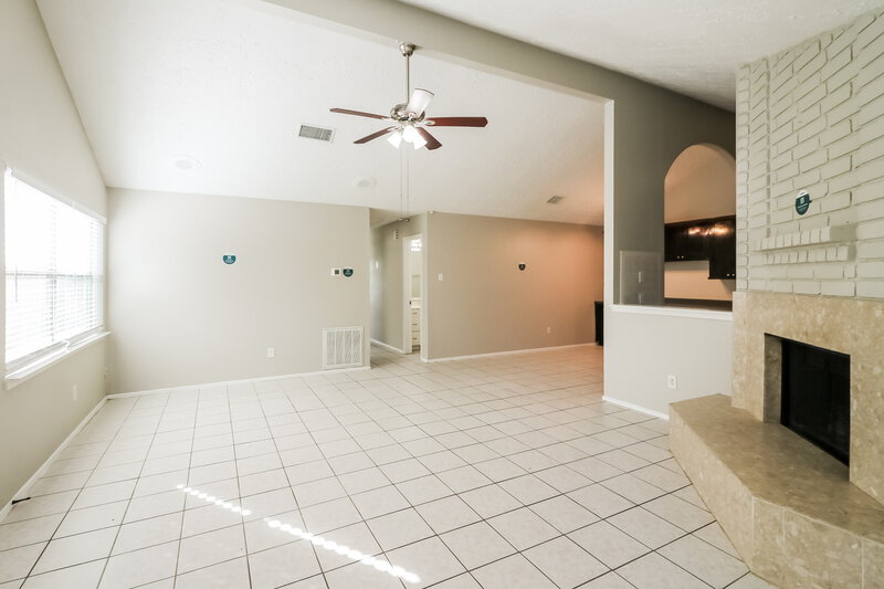 1,735/Mo, 7105 Haven Creek Dr Cypress, TX 77433 Living Room View 2