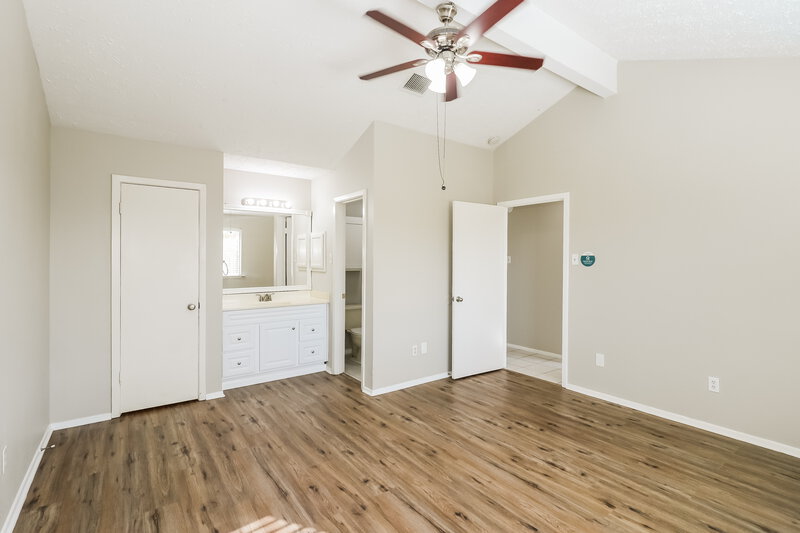 1,735/Mo, 7105 Haven Creek Dr Cypress, TX 77433 Main Bedroom View 2