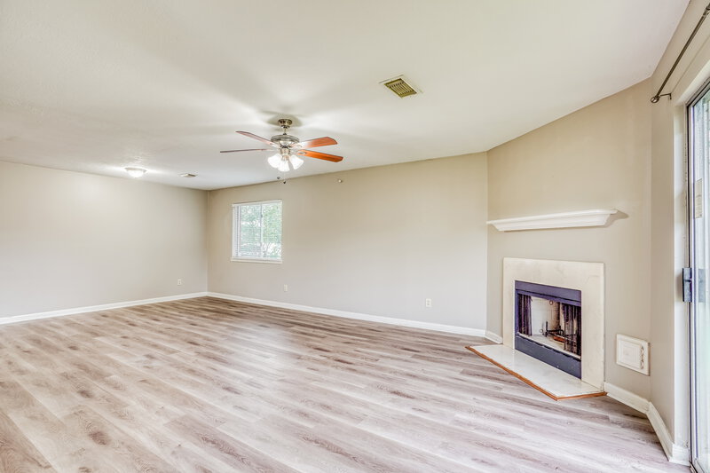 1,860/Mo, 16115 Purpleridge Ct Houston, TX 77053 Living Room View 2