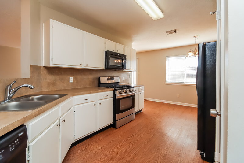 1,945/Mo, 16115 Purpleridge Ct Houston, TX 77053 Kitchen View