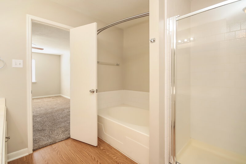 1,945/Mo, 16115 Purpleridge Ct Houston, TX 77053 Bathroom View