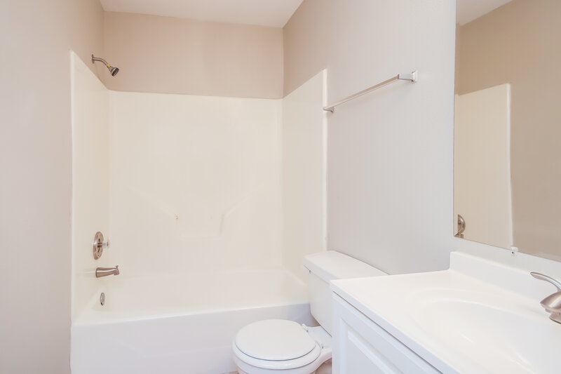1,945/Mo, 16115 Purpleridge Ct Houston, TX 77053 Bathroom View 2