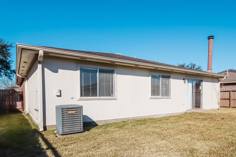1,945/Mo, 16115 Purpleridge Ct Houston, TX 77053 Rear View