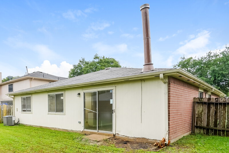 1,860/Mo, 16115 Purpleridge Ct Houston, TX 77053 Rear View