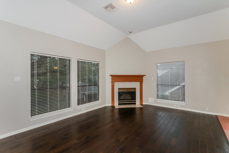 2,470/Mo, 128 Lake Point Dr League City, TX 77573 Living Room View