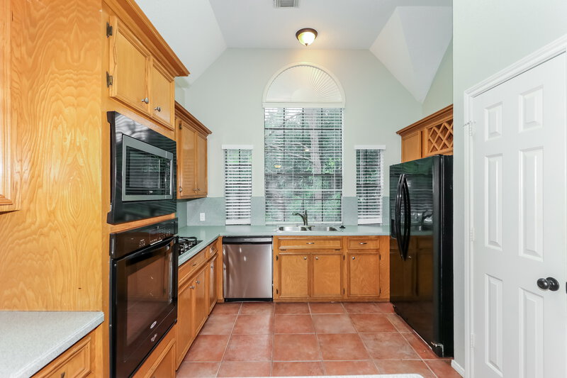 2,470/Mo, 128 Lake Point Dr League City, TX 77573 Kitchen View 2