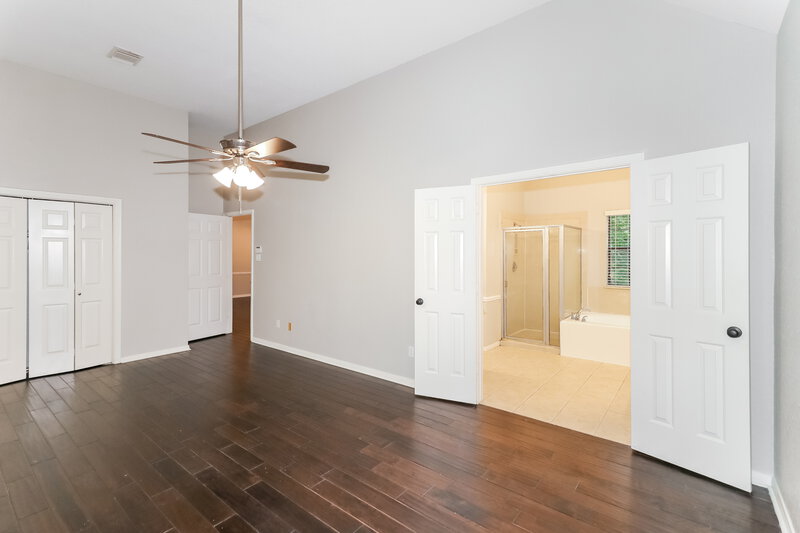 2,470/Mo, 128 Lake Point Dr League City, TX 77573 Main Bedroom View 2